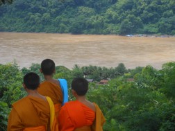 laos luang prabang monks mekong river deltra tourism backpacking adventure travel traveling travelling backpacking southeast asia south east